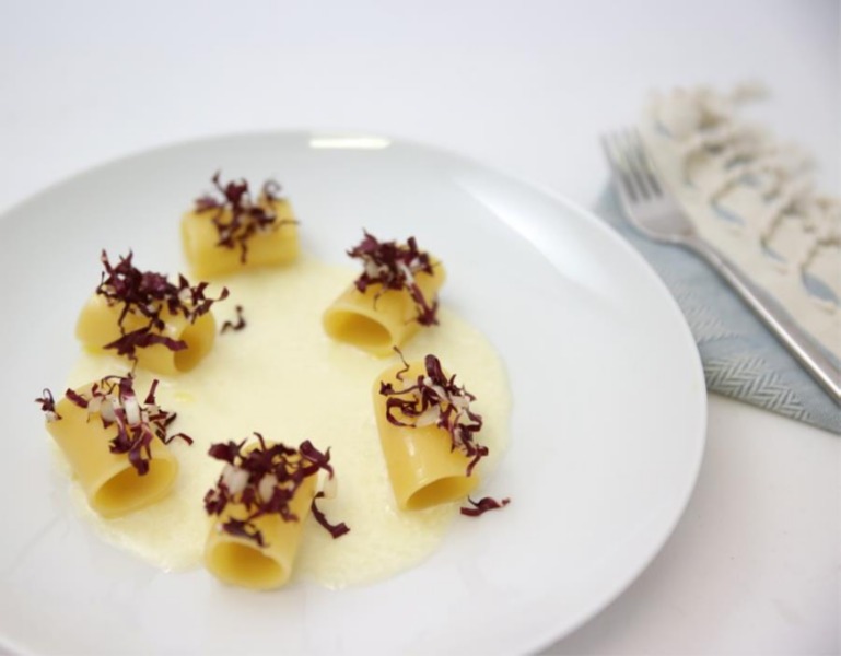 Paccheri con fonduta di taleggio Dop e indivia