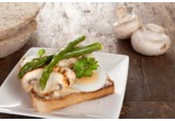 Pane tostato con uova e asparagialt