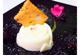 Panna cotta di crema alla vaniglia, con passion fruit e biscotto di frolla di pan forte senesealt