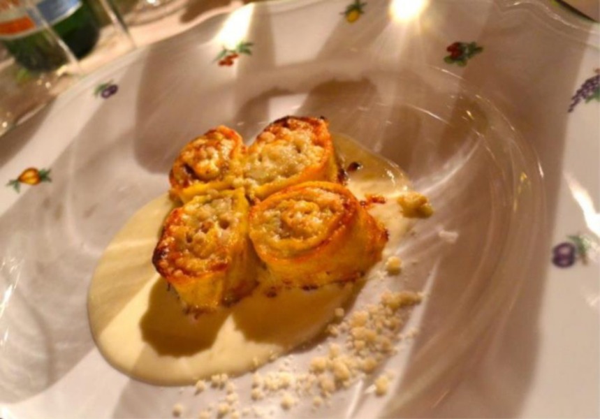 Panzerotti di crespella agli asparagi e ricotta