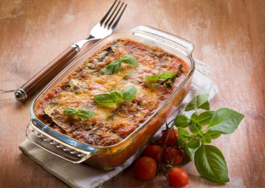 Parmigiana di zucchine con pecorino bianco di Pienza dolce e filetti di alici