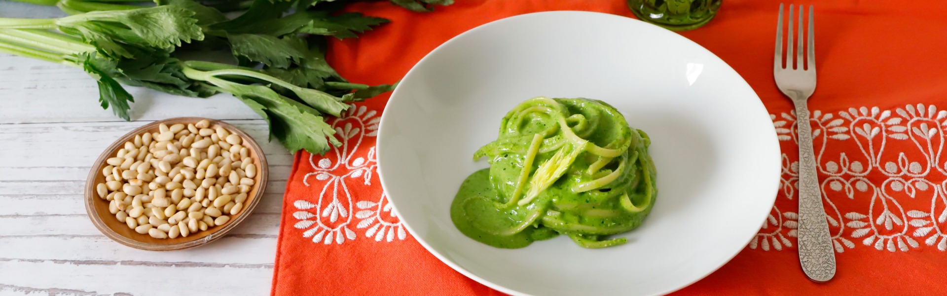 pasta-con-pesto-di-foglie-di-sedano