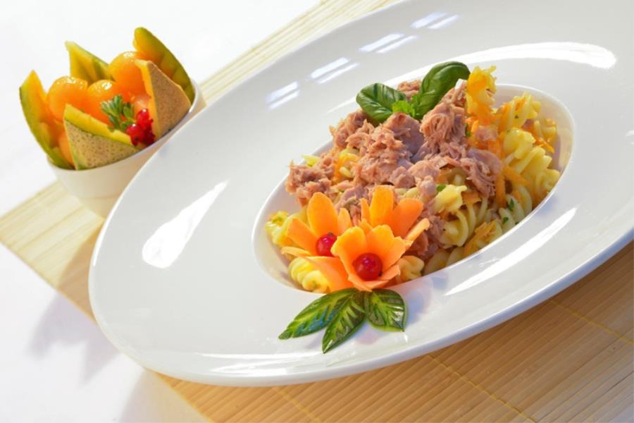 Pasta fredda con tonno e carote