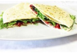 Piadina con bresaola e scaglie di raspaduraalt