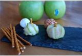 Piccole mele Granny Smith farcite di formaggioalt