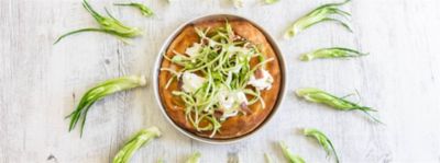 Pizza con stracciatella, alici e puntarellealt