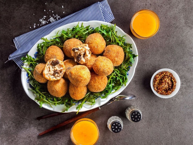 Frittelle di riso avanzato con funghi e taleggio