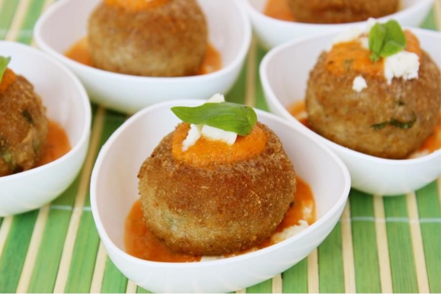 Polpette di vitello on the street con crema caprese