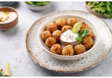 Polpette finger food di manzo e feta con salsa allo yogurtalt