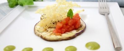 Provolone valpadana Dop dolce con melanzane, pomodori e basilicoalt