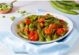 Padellata di baccelli di fave e pomodorini alt
