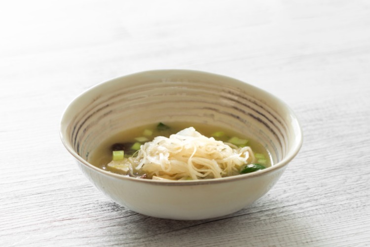 Zuppa di miso con soba, tofu e verdure – Miso soup with soba tofu