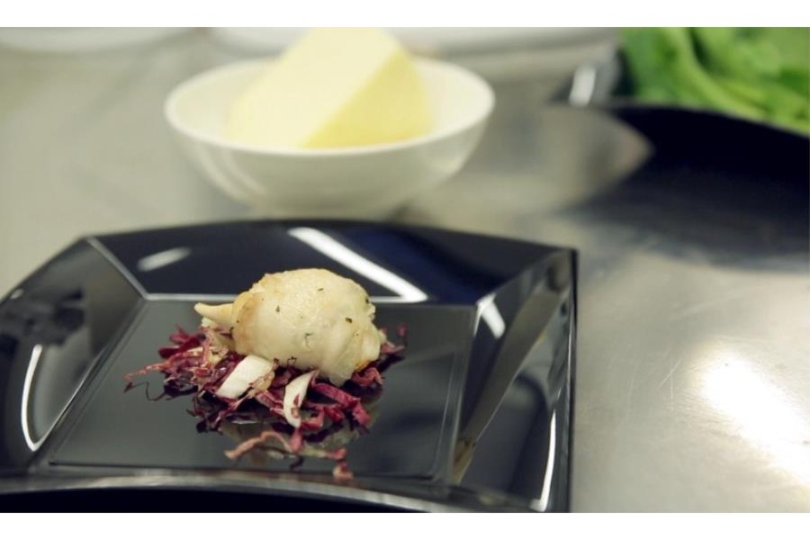 Rotolini di gallina ruspante al forno con Provolone Valpadana Dop