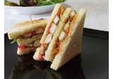 Sandwich al pollo teriyaki con julienne di carote e daikonalt