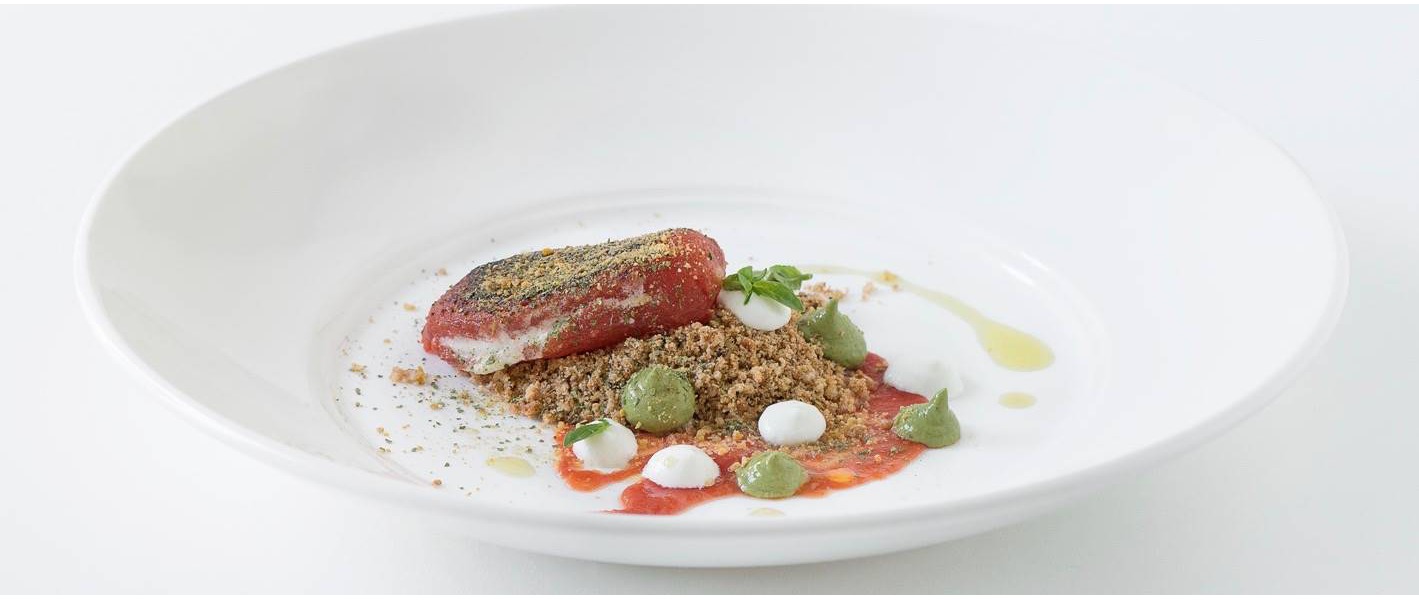 Crema di mozzarella con pomodoro Sammarzano, frisella e crema di basilico