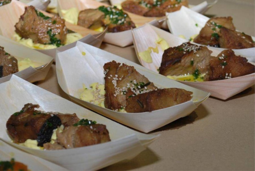 Seitan alle erbe con maionese e latte di soia