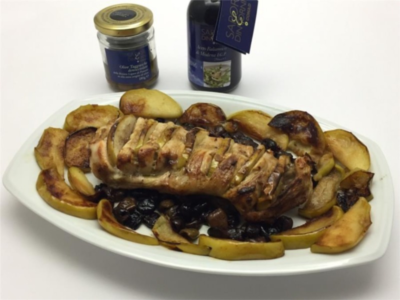 Sella di coniglio con mele, olive taggiasche e aceto balsamico, senza glutine