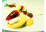 Sfere di mandorle con chantilly e fragole alla tequila sunrisealt