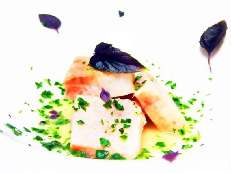 Shabu shabu di spada con succo di fave