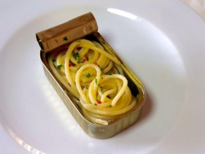 Spaghetti aglio olio e peperoncino in scatolaalt