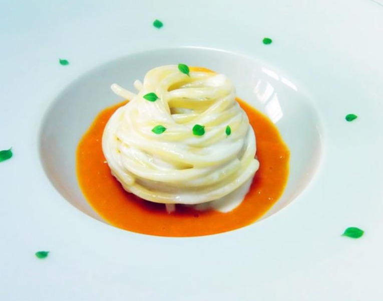 Spaghettoni ricotta e pomodoro chic