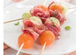Spiedini con prosciutto toscano ai due melonialt