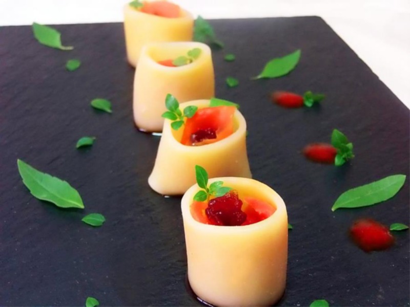 Sushi di mezzi paccheri di Gragnano con salmone dell?Alaska