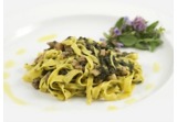 Tagliatelle con ragù di gallina padovana e ortichealt