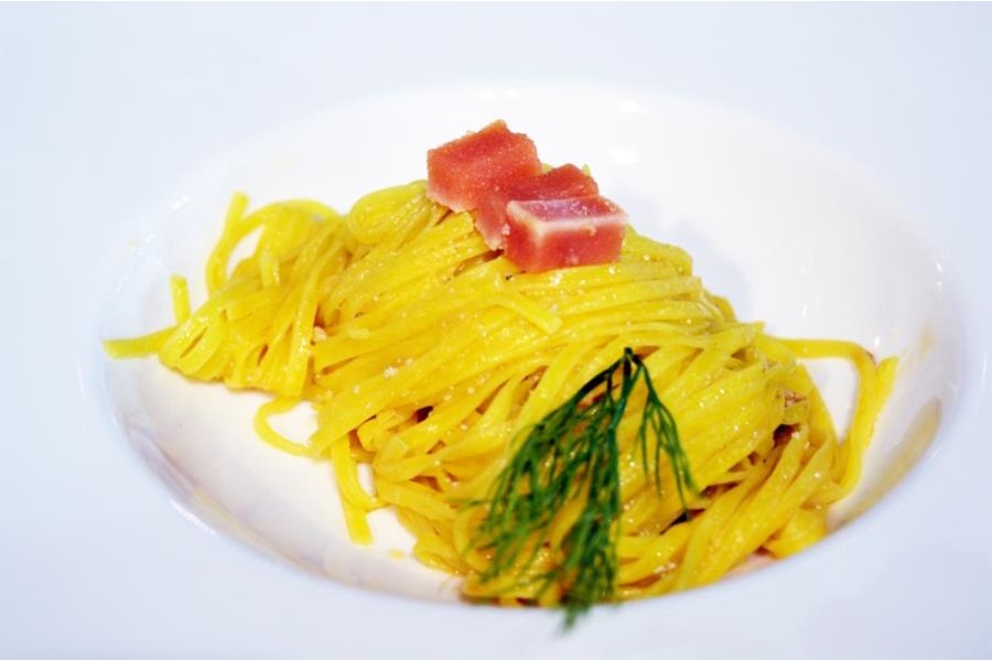 Tagliolini all'uovo con bottarga di baccalà e acqua di pepe
