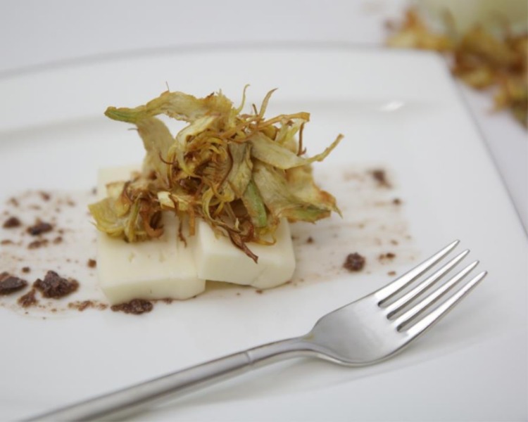 Taleggio Dop con julienne di carciofi e crema di olive taggiasche