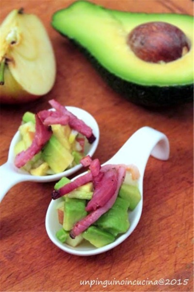 Tartare di avocado e mela Fuji con speck croccante 