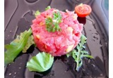 Tartare di tonno con briciole di frisella pugliese all'aglio, limone e pinolialt