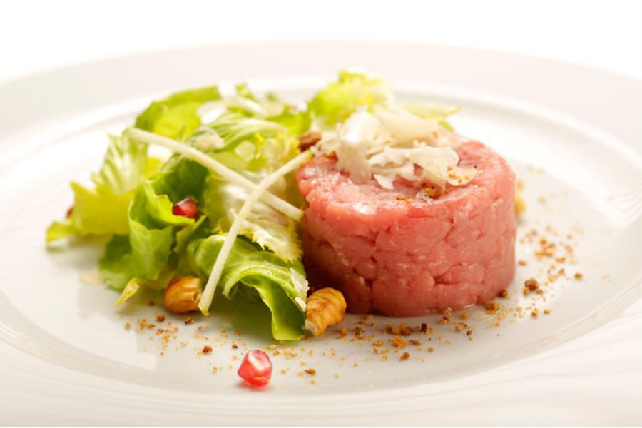 Tartare di vitello e insalata d'inverno