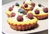Tartellette di frolla di mandorle senza glutine con chantilly di mascarpone e frutti di boscoalt