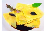 Tortelli di stinco di maiale su vin cotto di fichialt