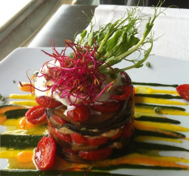 Tortino di ricciola con melanzane e pomodori confit