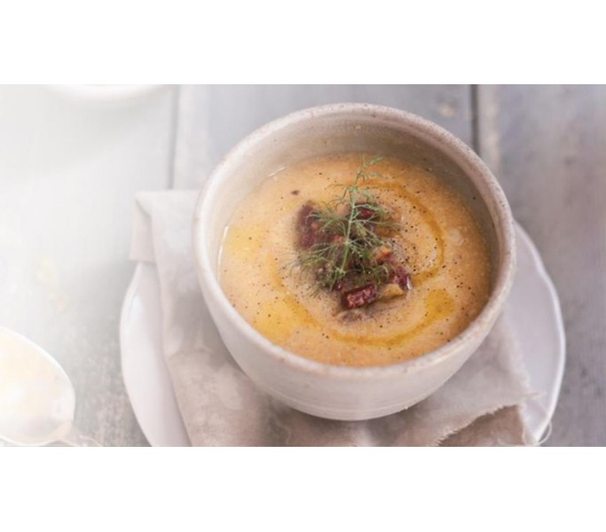 Vellutata di fave pugliesi con pancetta croccante e pecorino sardo Dop