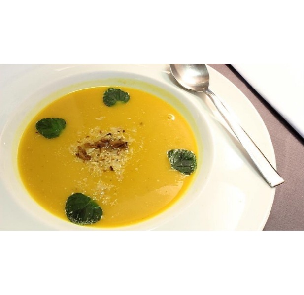 Vellutata di zucca con mandorle tostate