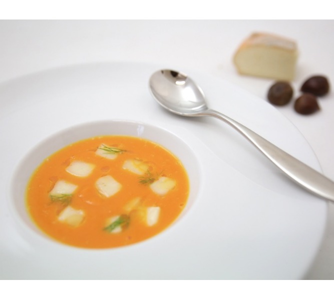 Vellutata di zucca con taleggio Dop e olio alle castagne