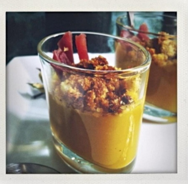 Vellutata di zucca e castagne con coppa croccante e crumble di Panettone Margherita speziato