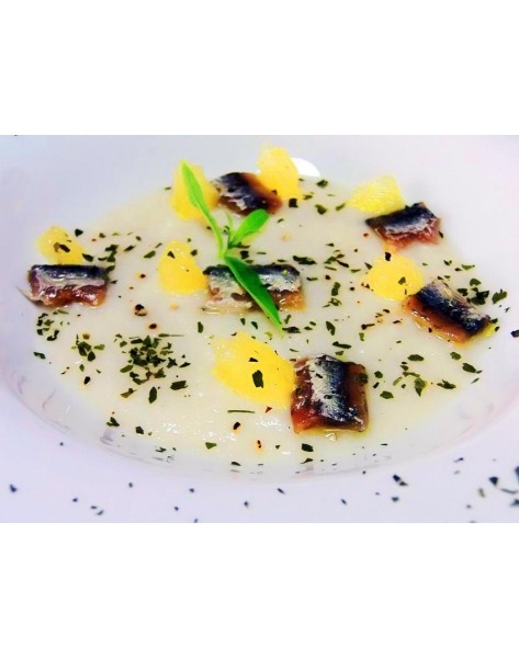 Vichyssoise di cavolfiori con acciughe e polpa di limone