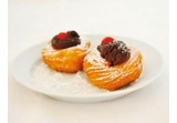 Zeppole di San Giuseppe con ganache al cioccolato fondente all'alchermesalt