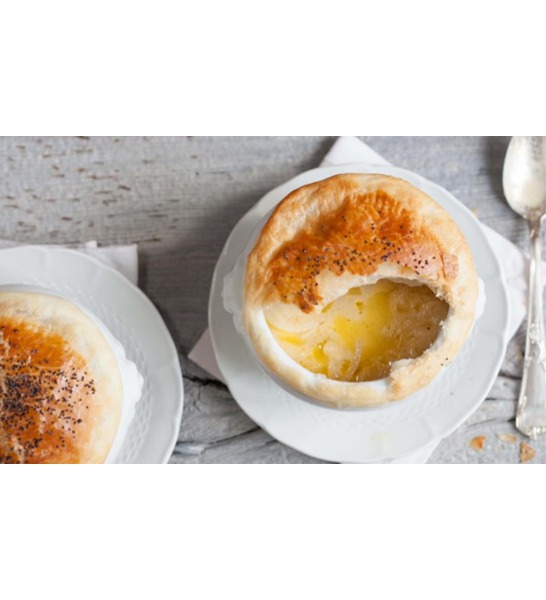 Zuppa di cipolle in crosta con fontina valdostana Dop