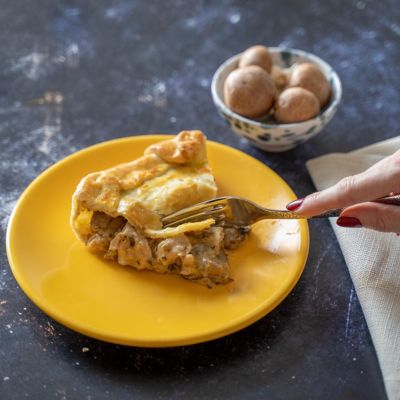 Chicken pie con curry e funghi: la ricetta cremosa e sfiziosaalt