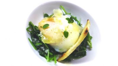 Uova in salsa di Parmigiano Reggiano e spinacialt