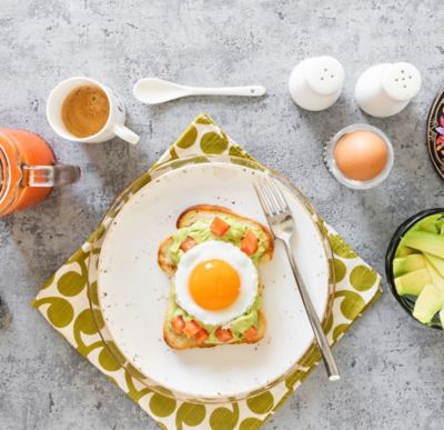 Avocado toast con uova al tegaminoalt