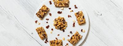 Barrette fatte in casa con muesli, miele e cioccolatoalt