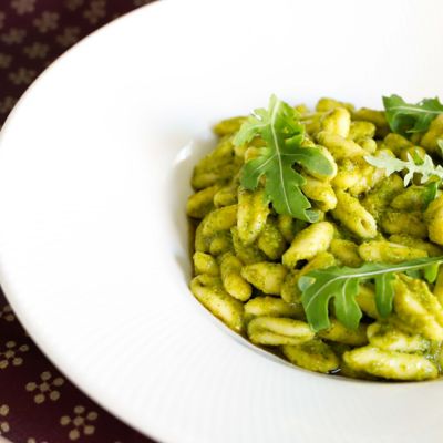 Cavatelli al pesto di rucola e pomodori secchialt