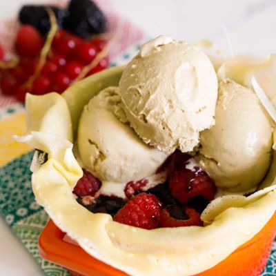 Crepes con gelato al pistacchio e frutti di boscoalt