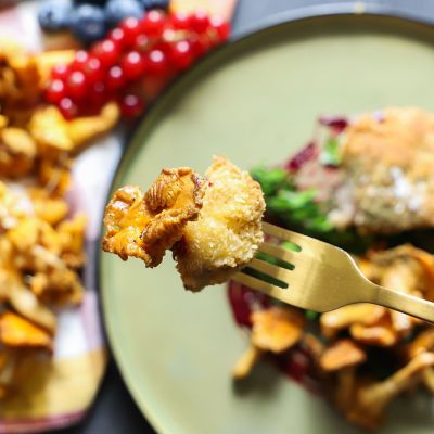 Finferli, animelle e salsa ai frutti rossialt